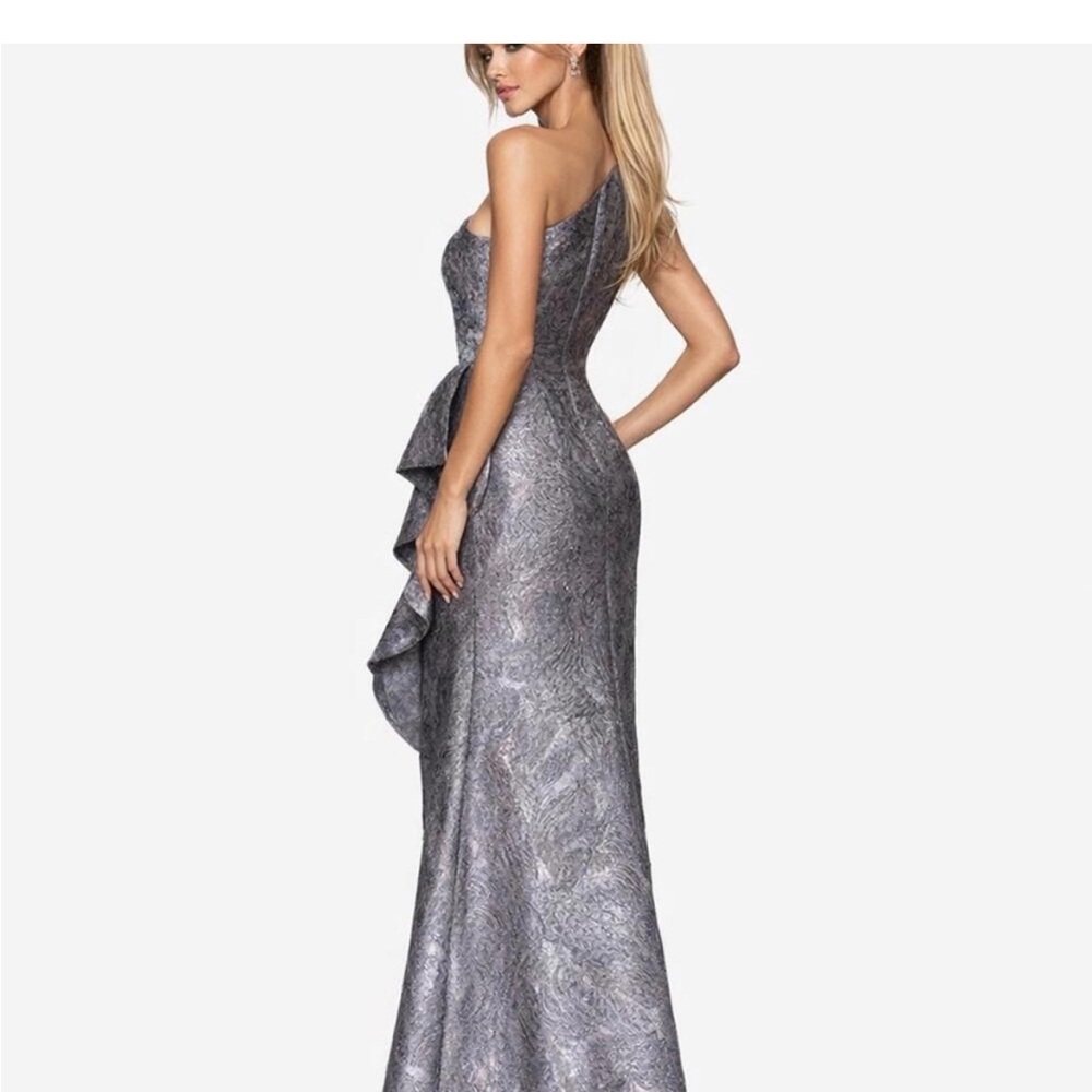 Xscape Silver One Shoulder Metallic Gown Size 4 NWT Formal Ruffle Dress GALA MOB - Picture 3 of 13